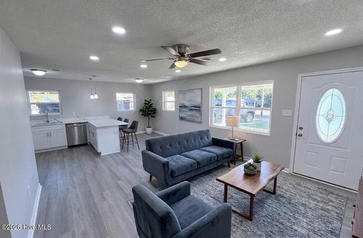 4021 Wynmore Ct - Photo 2 of 27