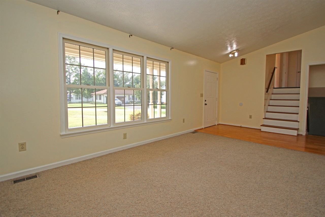 261 5th St - Photo 4 of 27