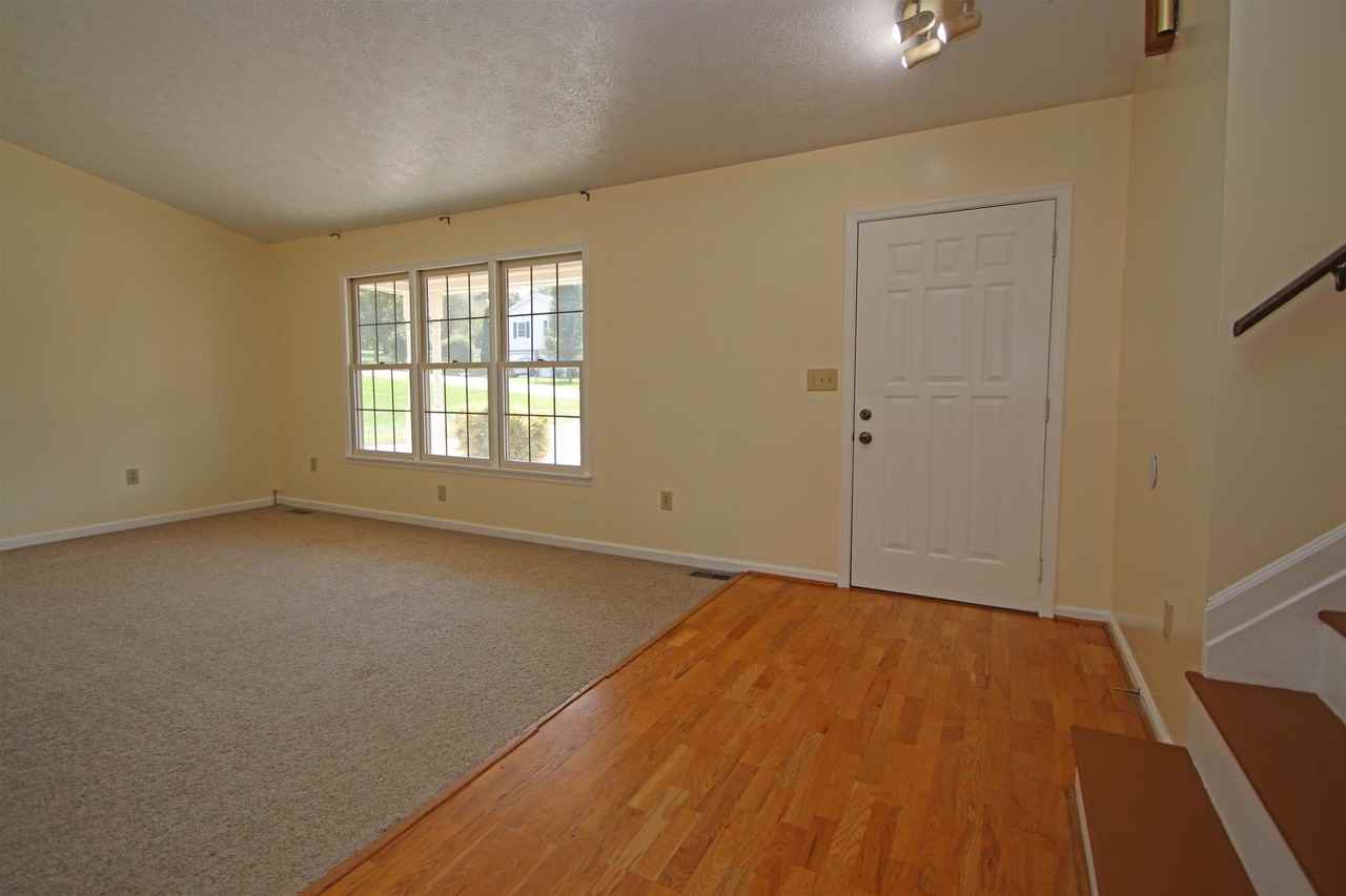 261 5th St - Photo 5 of 27
