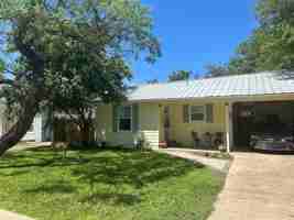 featured image of 620 Robinson Ave