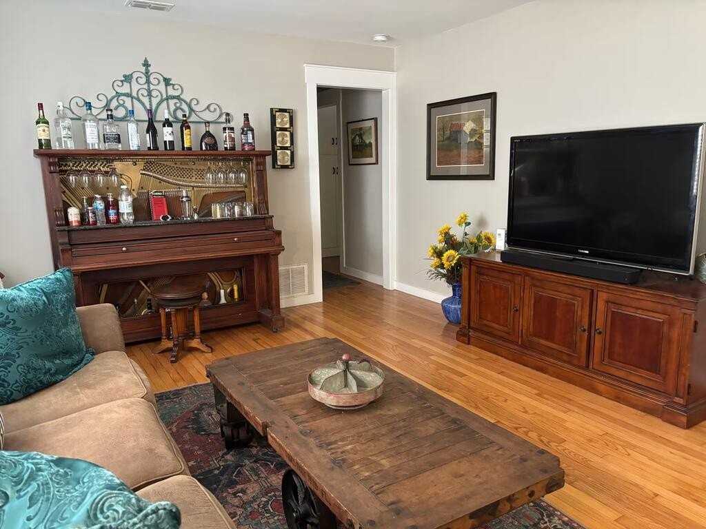 620 Robinson Ave - Photo 4 of 15