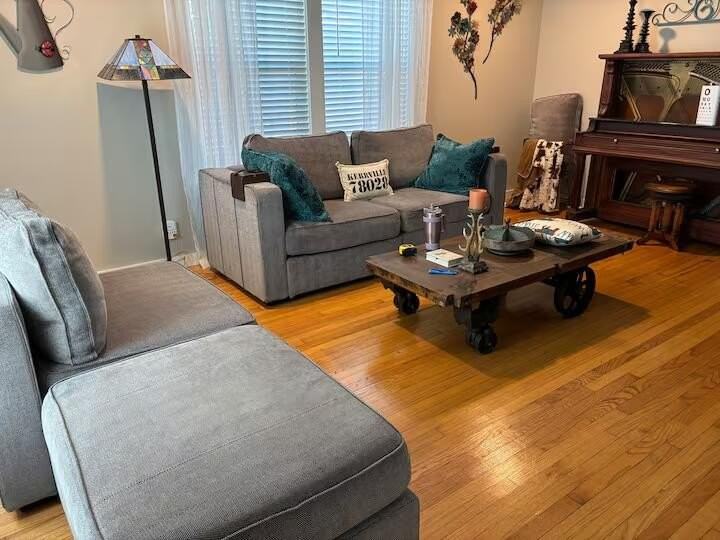 620 Robinson Ave - Photo 5 of 15