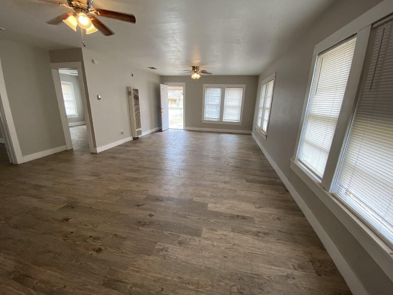 2616 23rd St - Photo 2 of 15