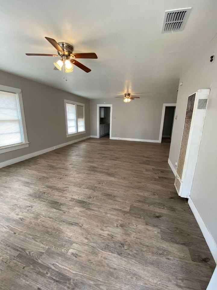 2616 23rd St - Photo 3 of 15