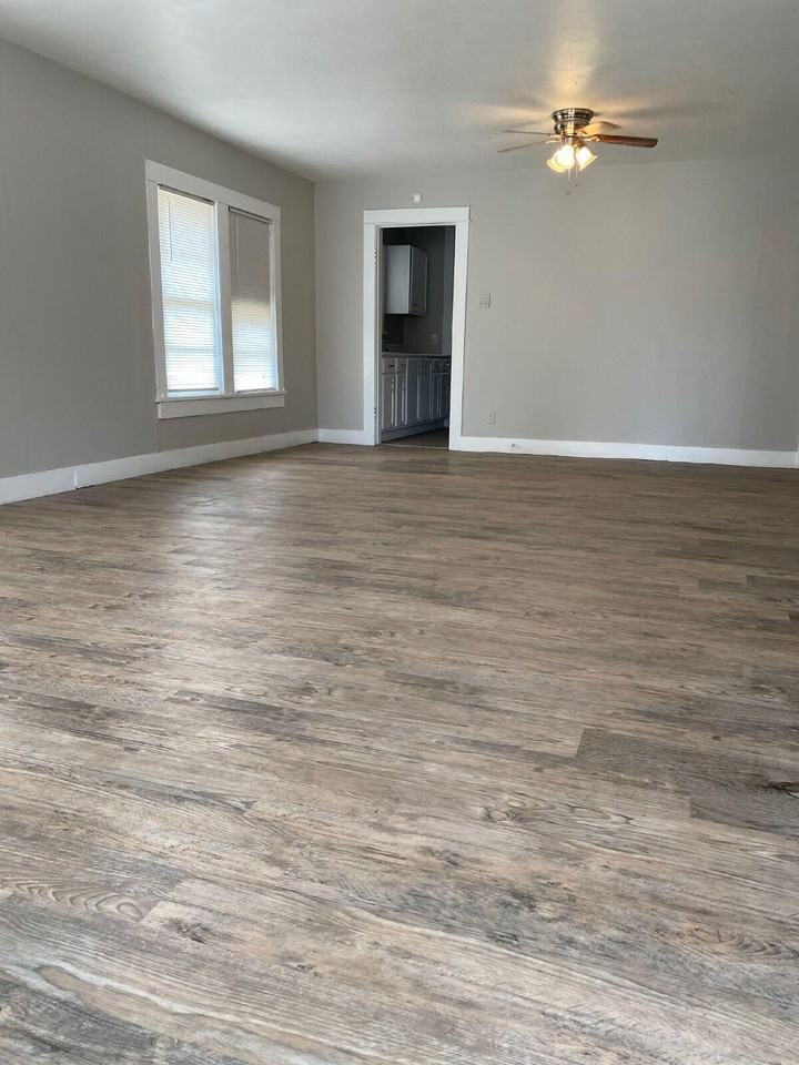 2616 23rd St - Photo 4 of 15