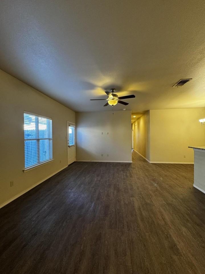 1214 Preston Trl #A - Photo 2 of 13