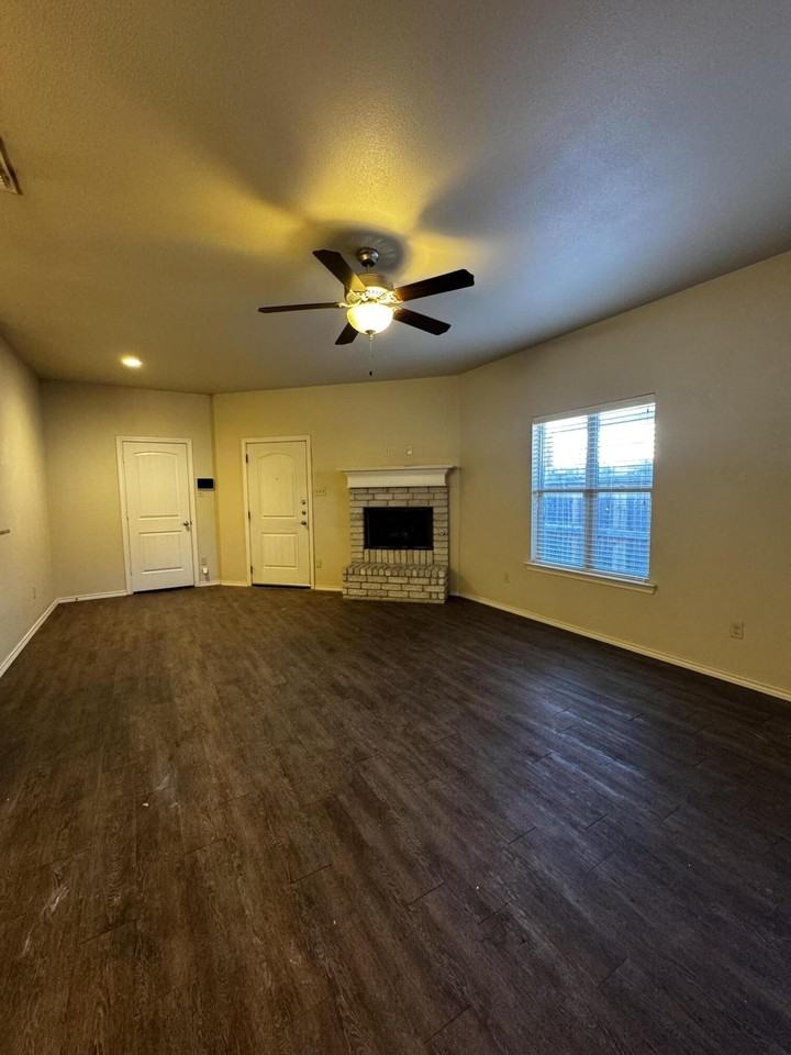 1214 Preston Trl #A - Photo 3 of 13