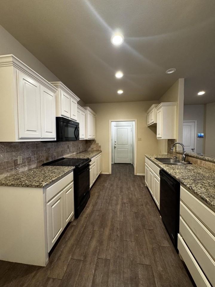 1214 Preston Trl #A - Photo 5 of 13
