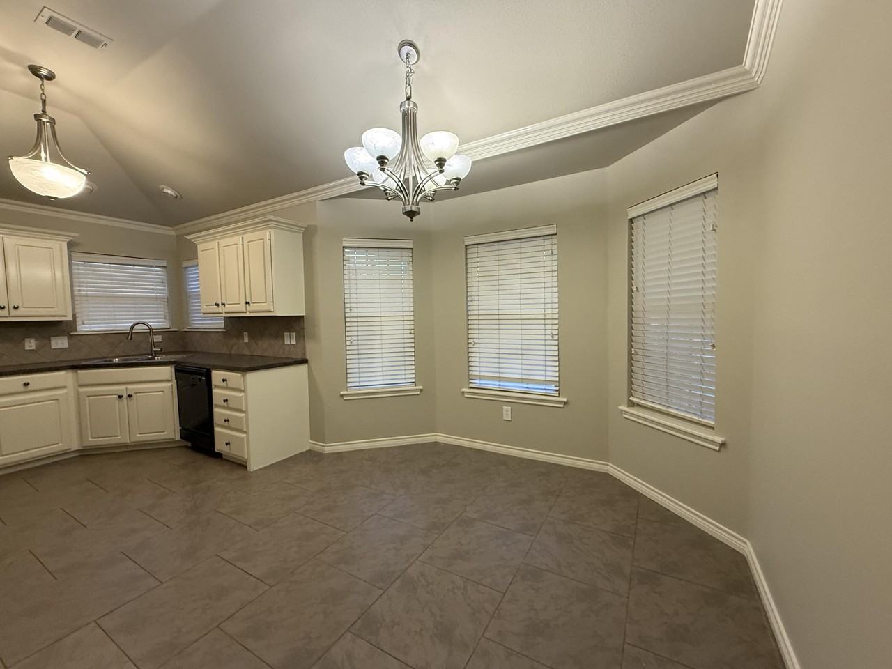 5910 102nd St - Photo 3 of 13