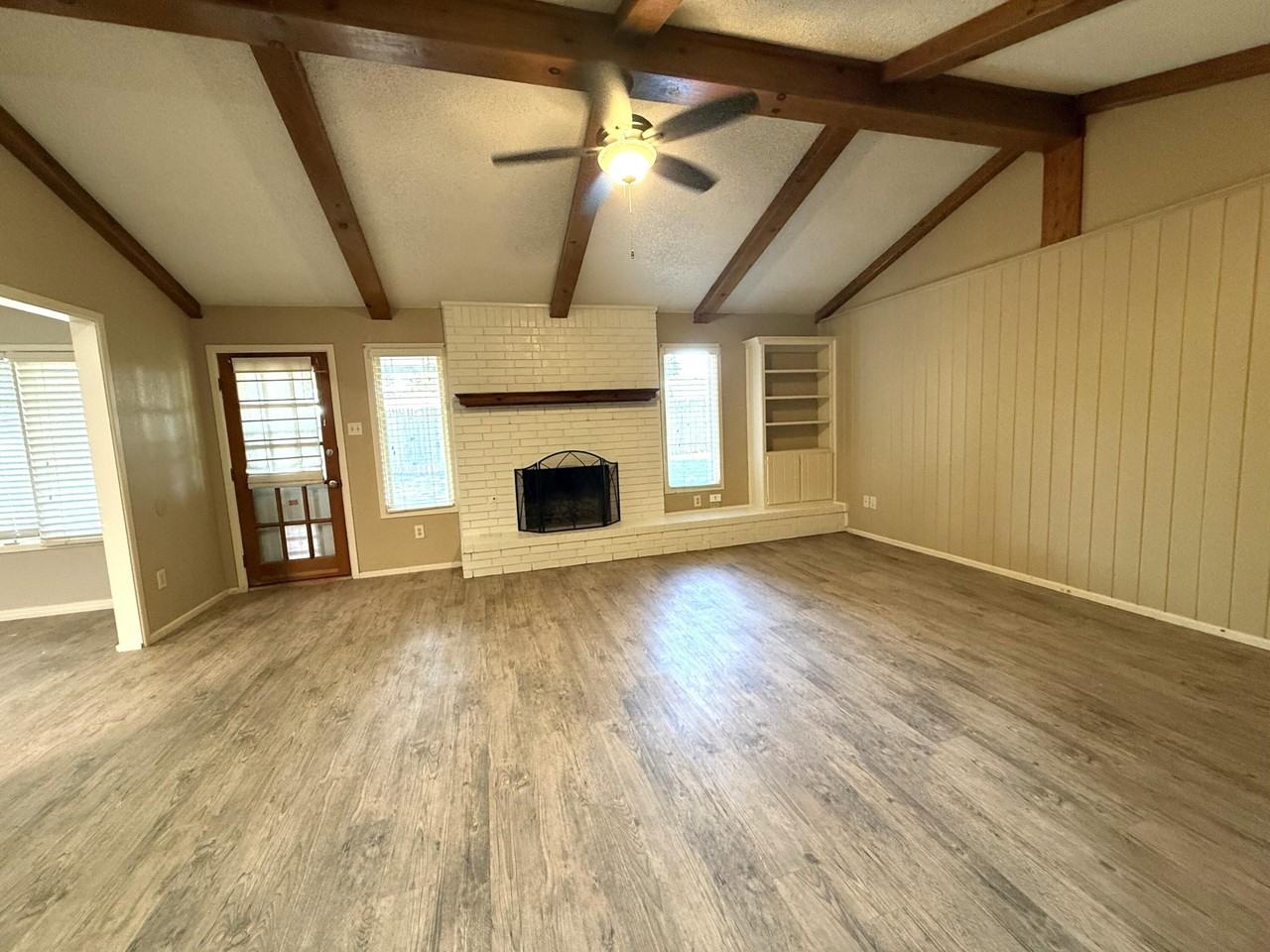 5231 92nd St - Photo 2 of 12