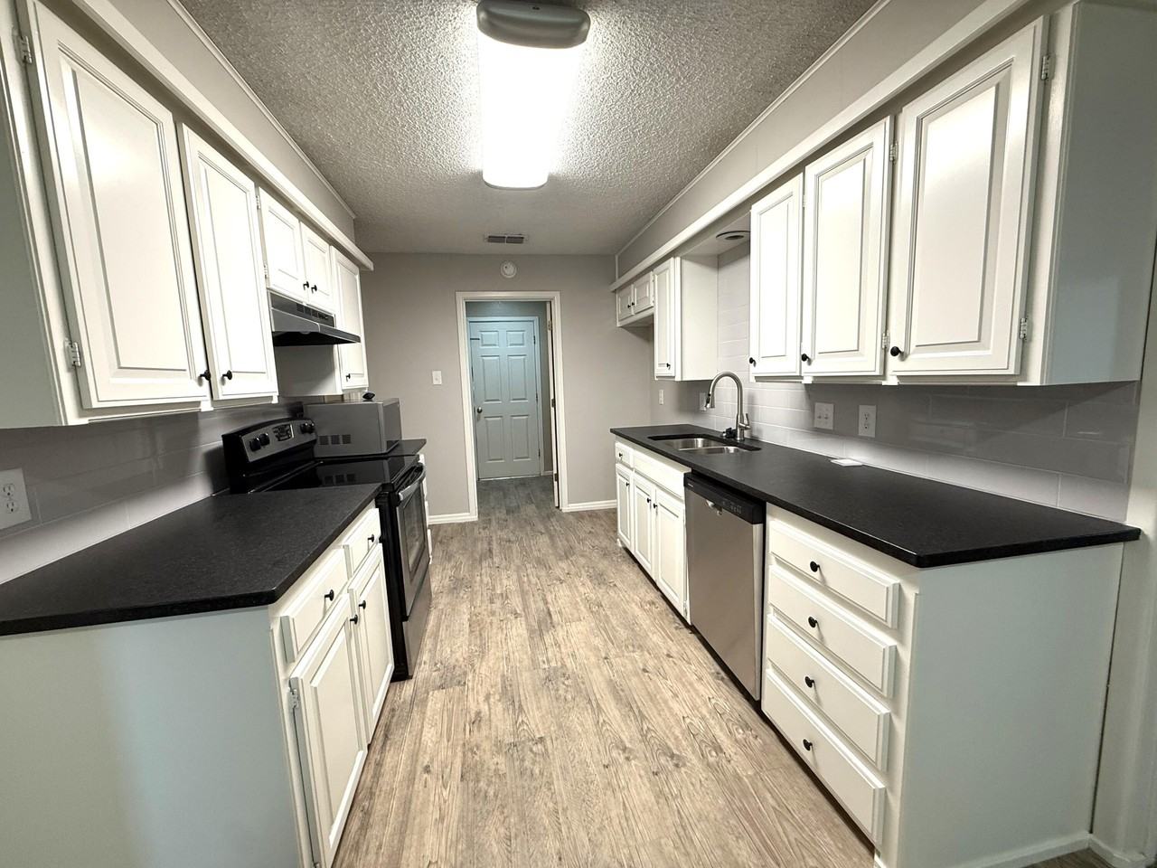 5231 92nd St - Photo 3 of 12