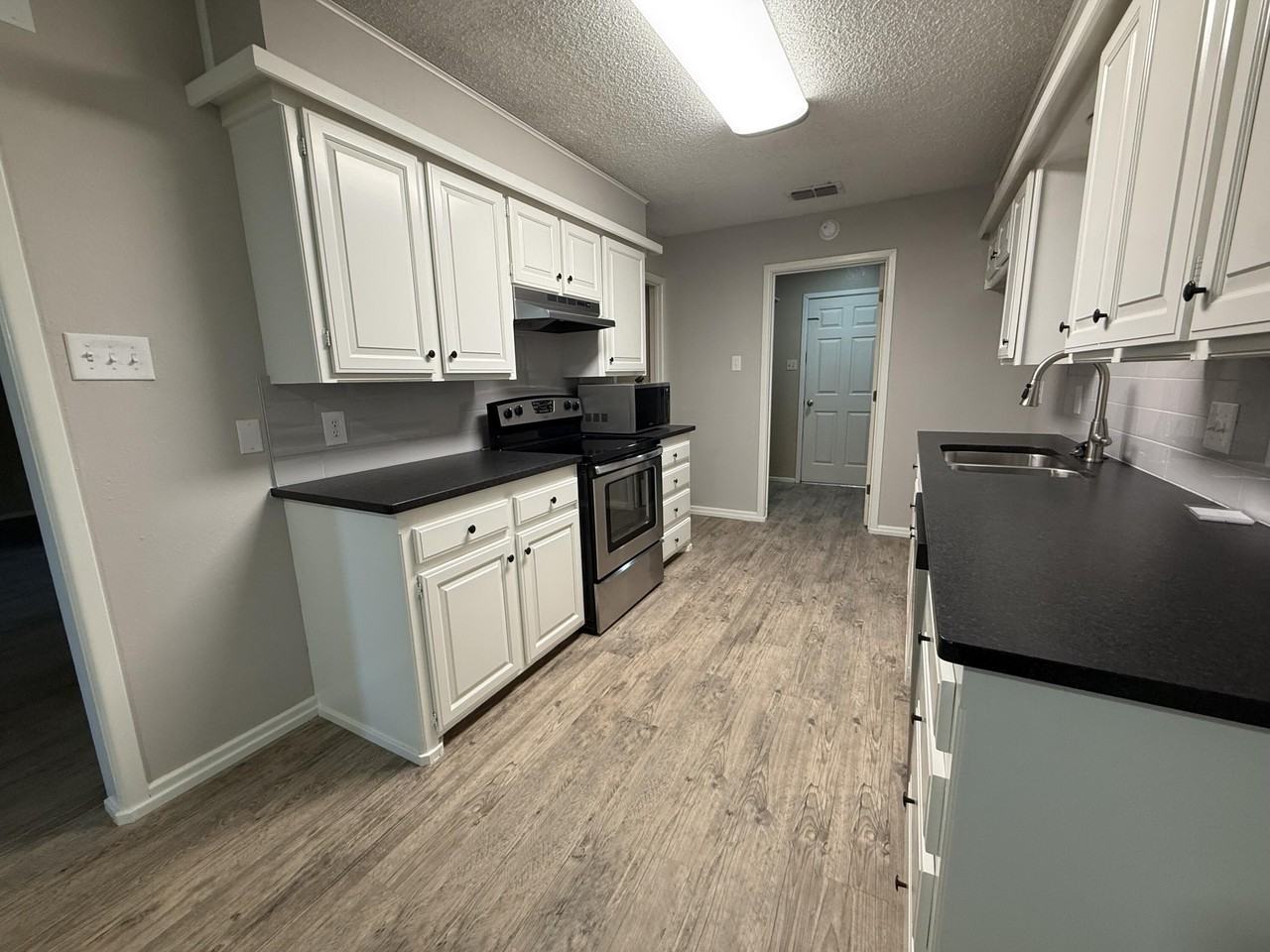 5231 92nd St - Photo 4 of 12
