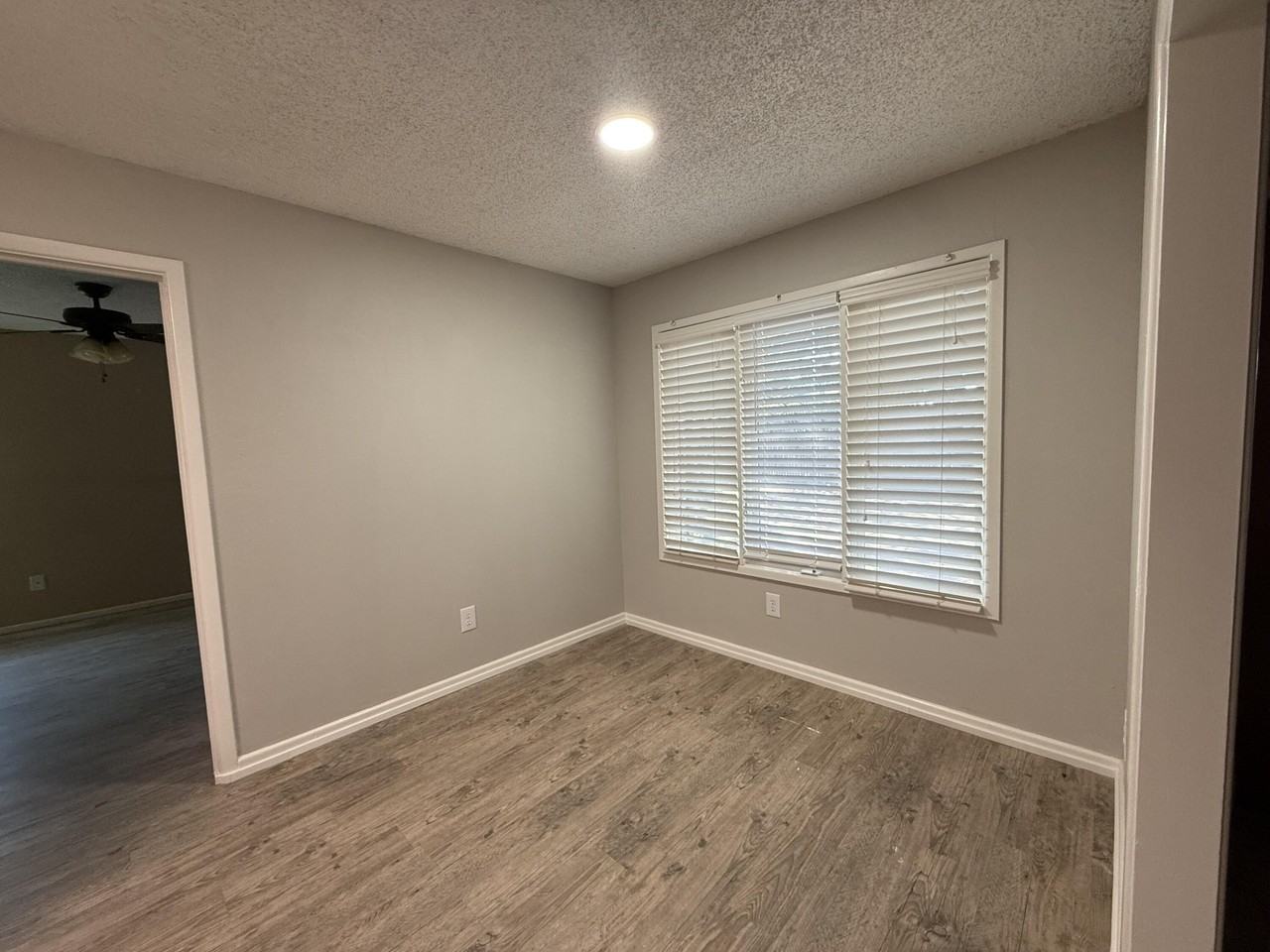 5231 92nd St - Photo 5 of 12