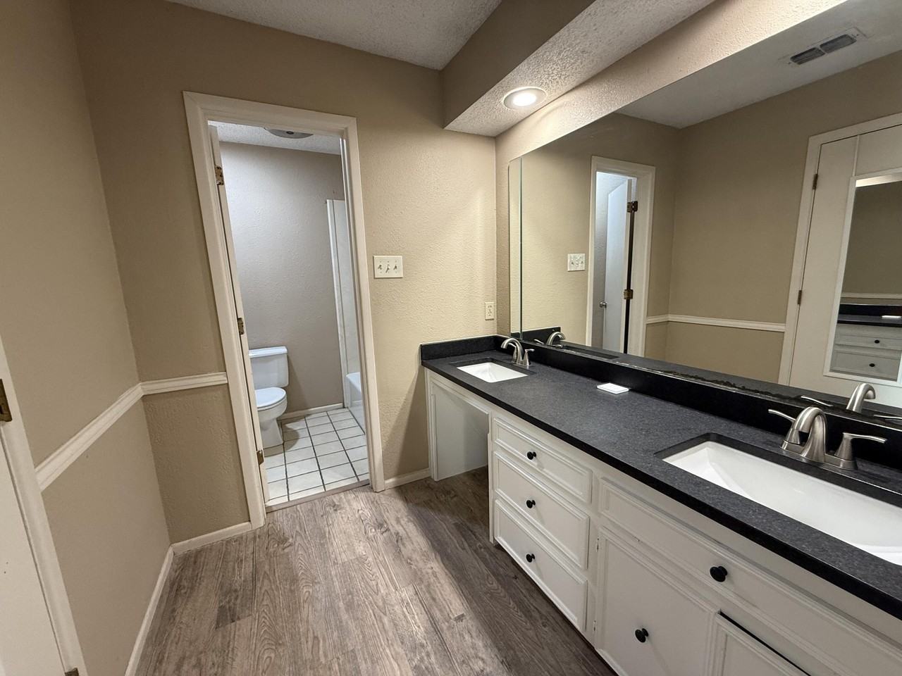 5231 92nd St - Photo 7 of 12