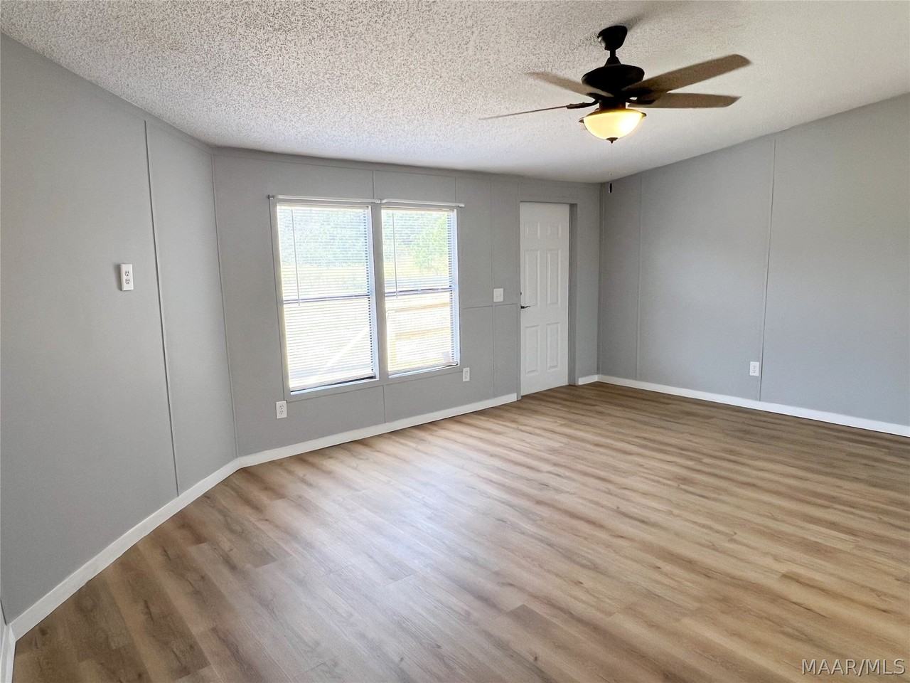 823 Romans Road - Photo 6 of 33