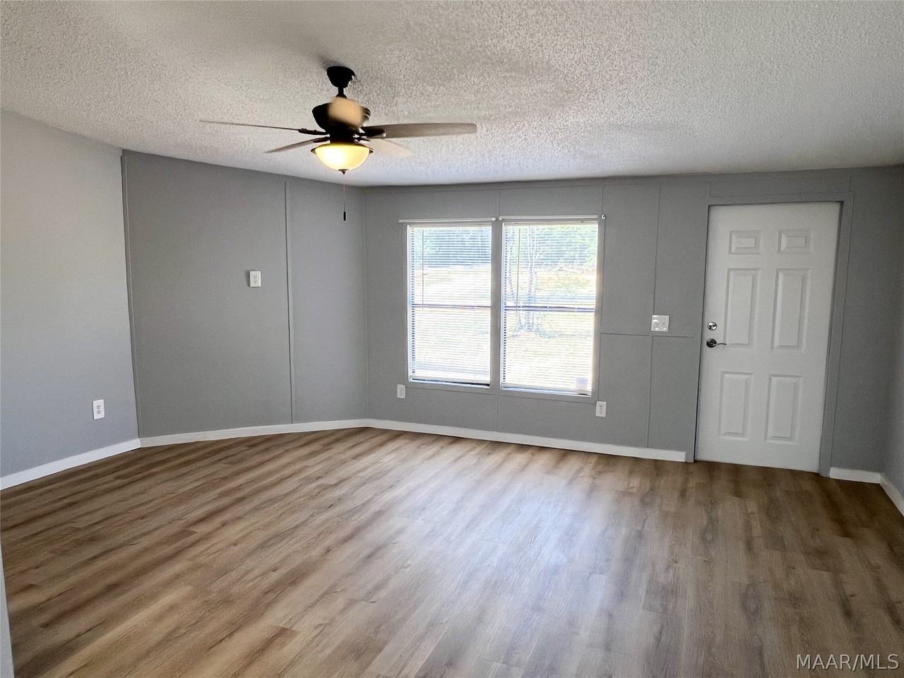 823 Romans Road - Photo 7 of 33