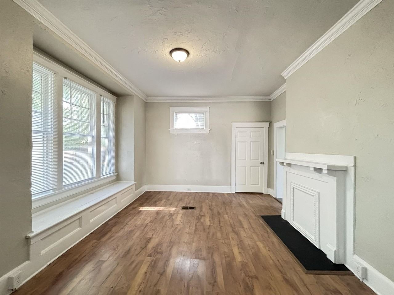 1571 E Mclemore Ave - Photo 2 of 20