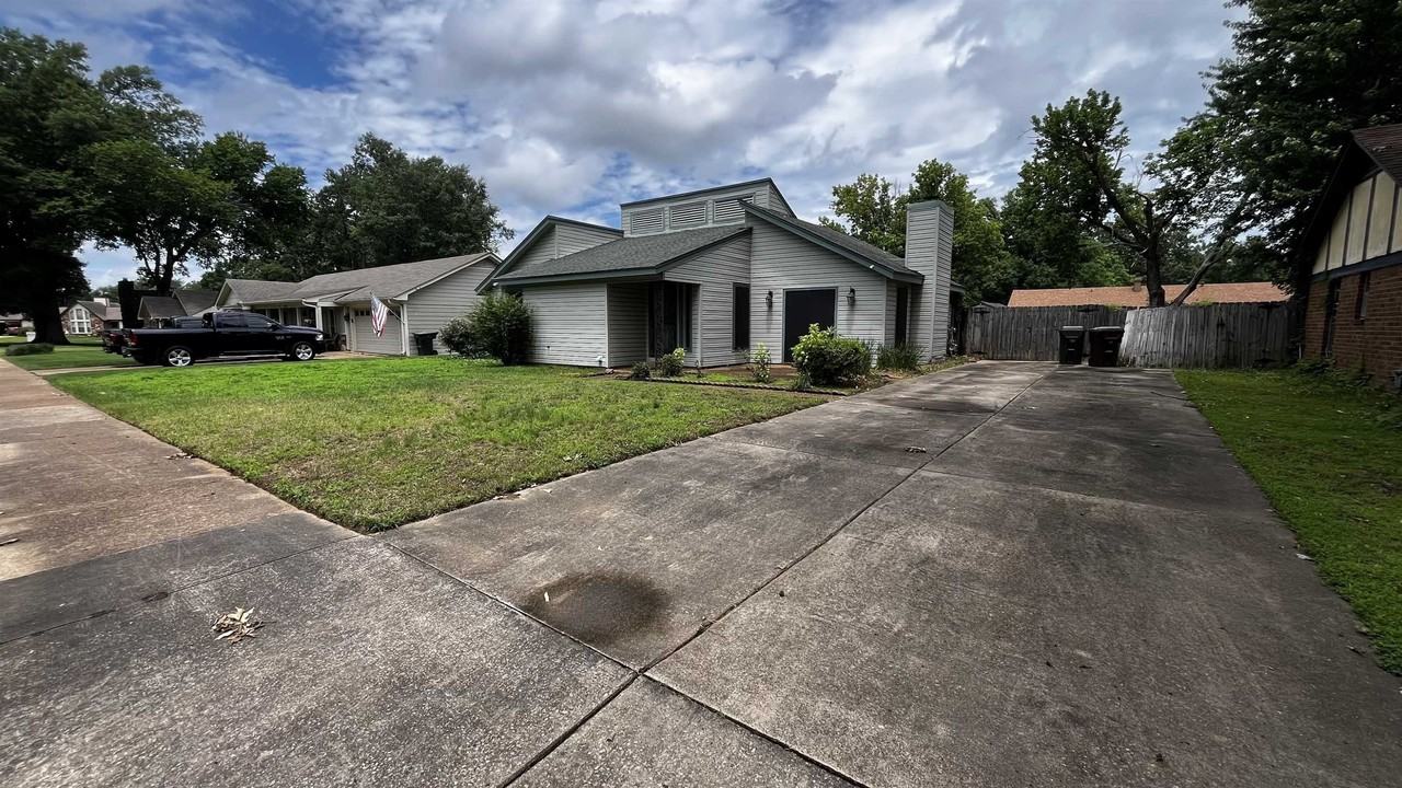 6936 Briarhill Dr - Photo 2 of 15