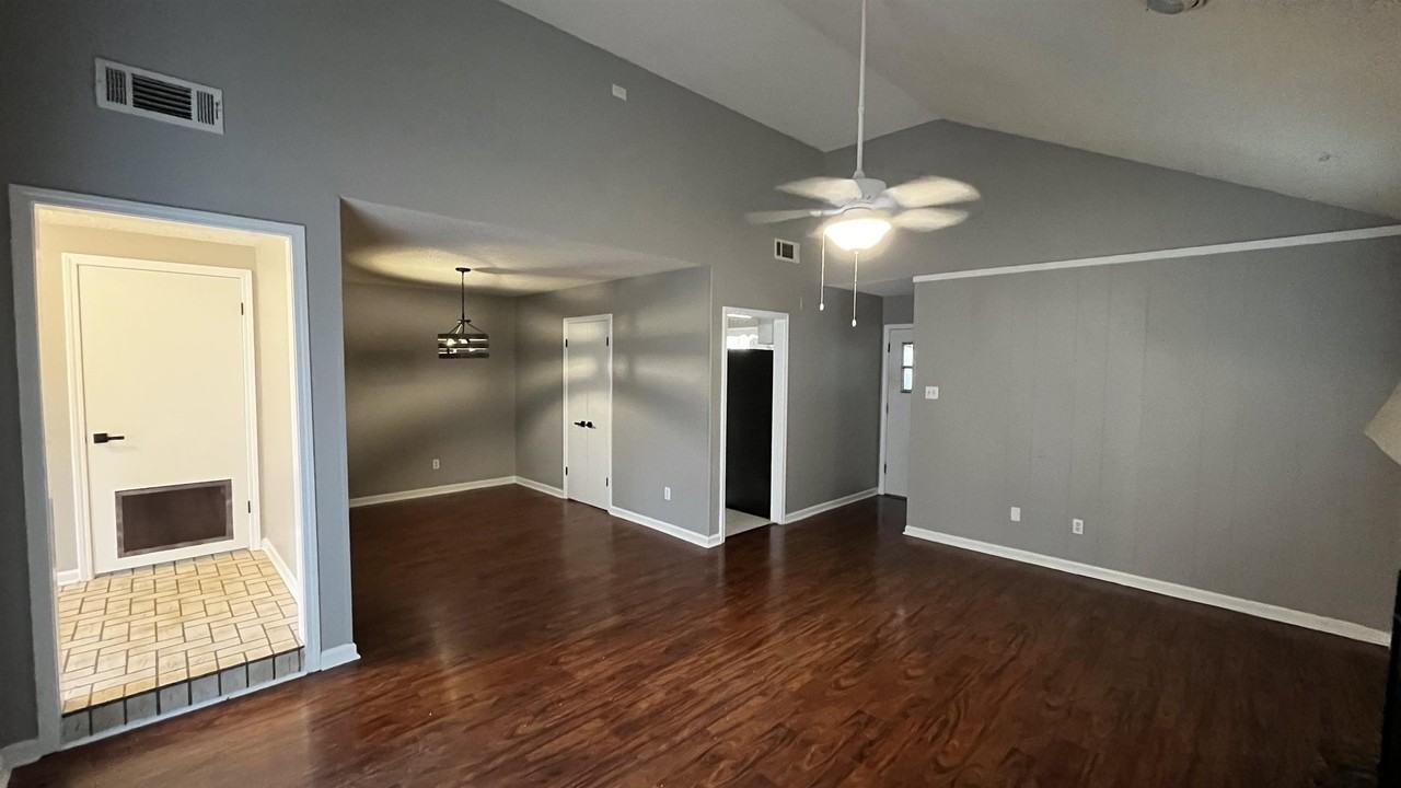 6936 Briarhill Dr - Photo 3 of 15