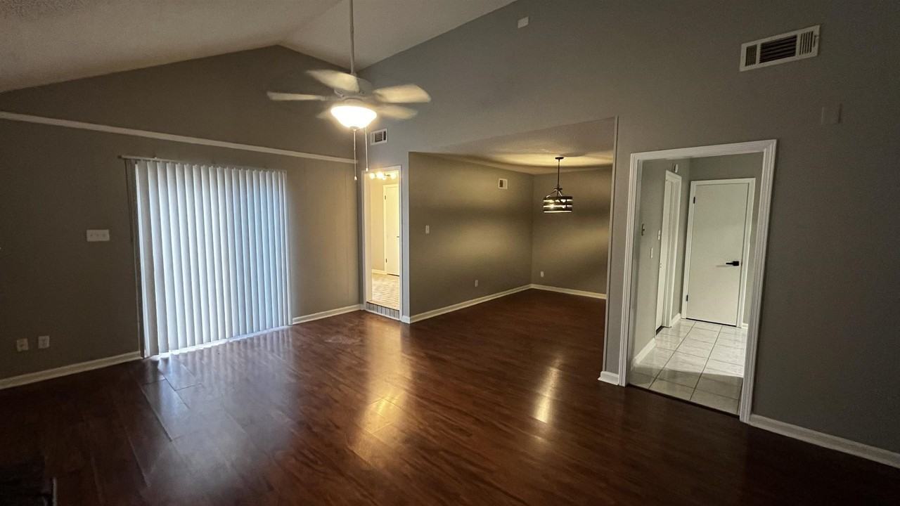 6936 Briarhill Dr - Photo 4 of 15