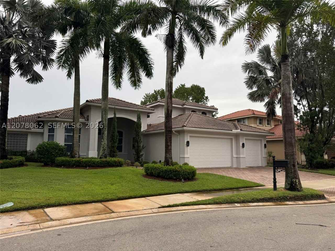 1360 Victoria Isle Dr - Photo 2 of 50