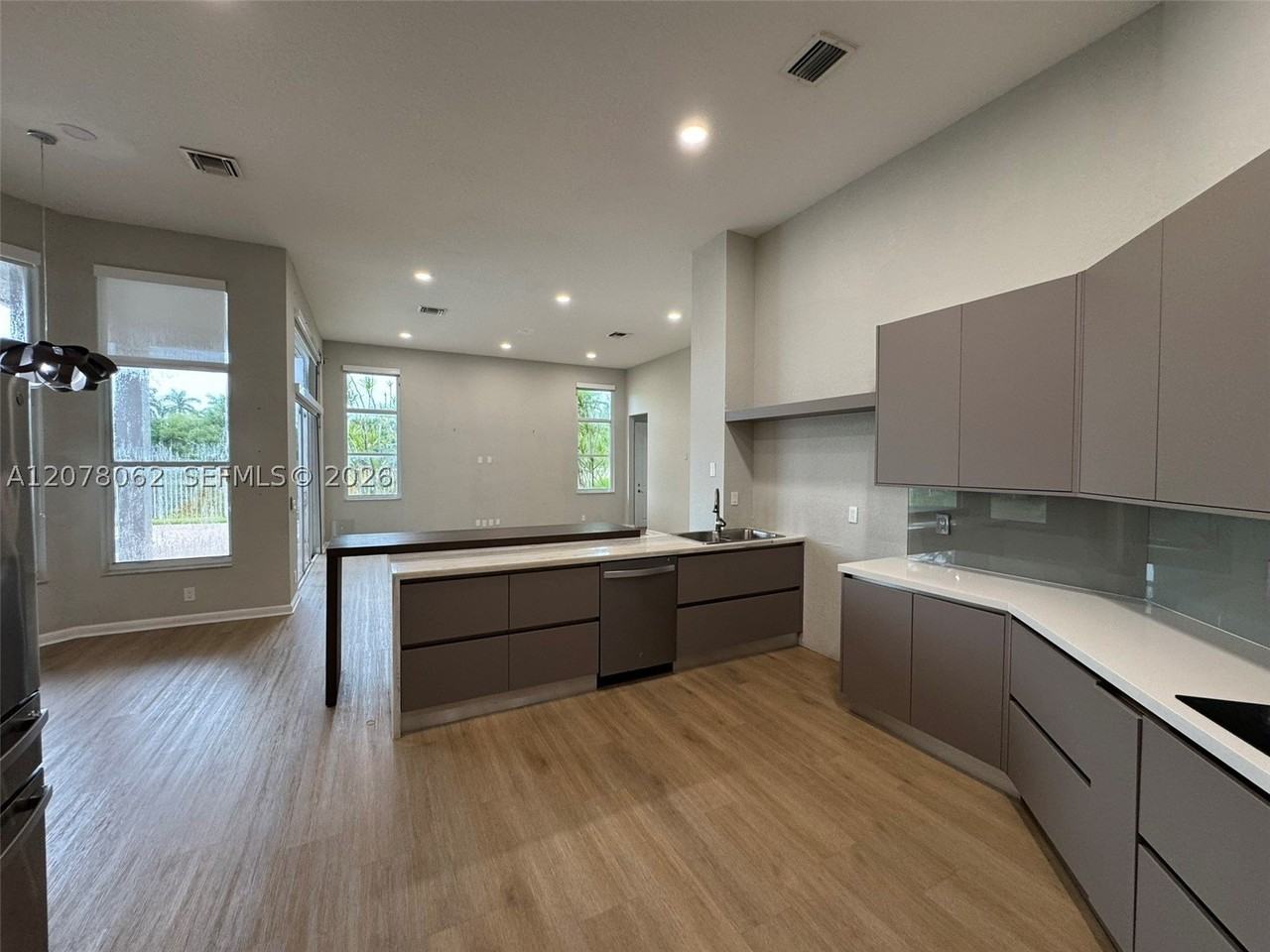 1360 Victoria Isle Dr - Photo 6 of 50