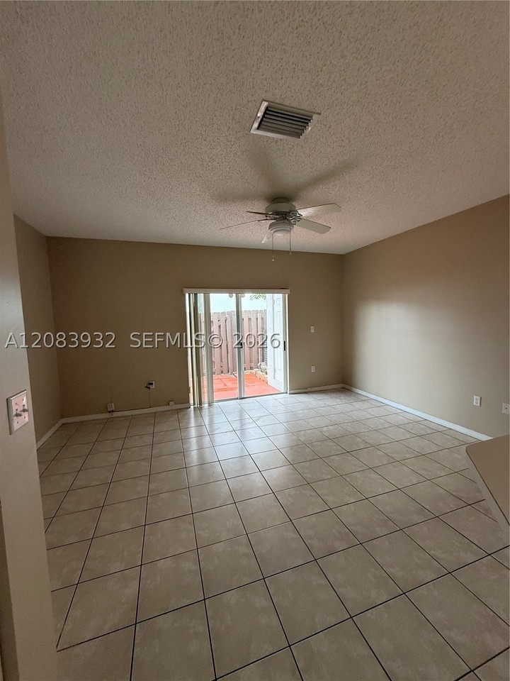 2359 Se 23rd Dr #2359 - Photo 4 of 16
