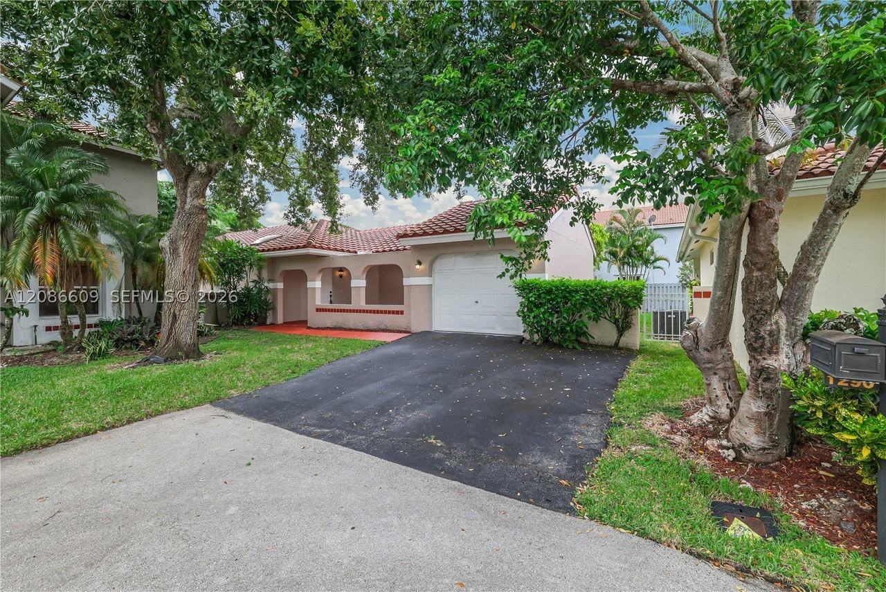 1290 Seagrape Cir - Photo 7 of 50