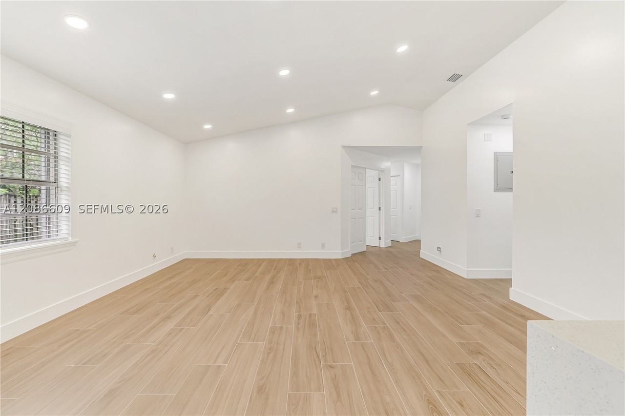 1290 Seagrape Cir - Photo 6 of 50