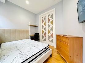 Private Bedroom in 4 Bedroom/2 Bathroom Home - Photo 1 of 1