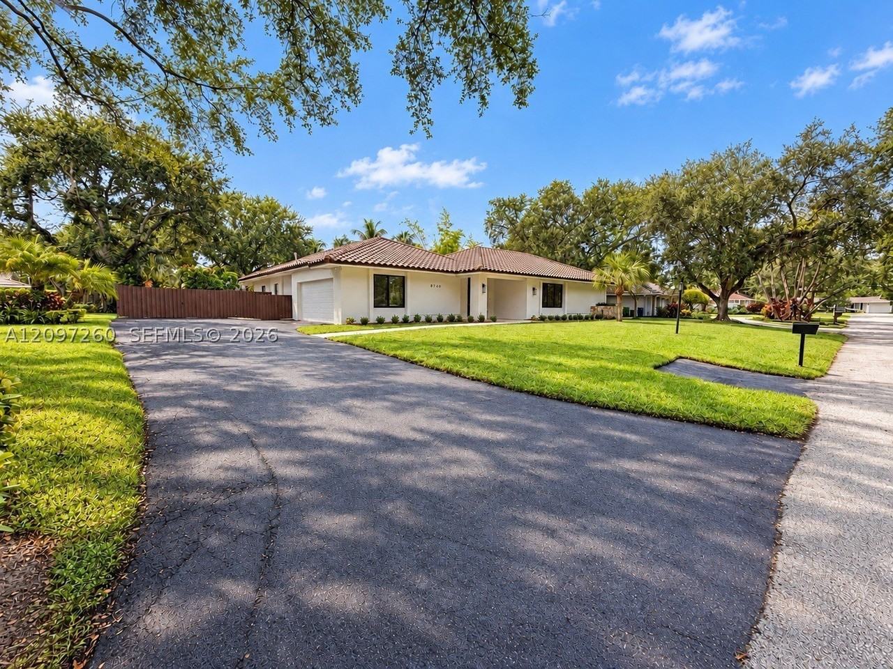 8240 Sw 89th St - Photo 2 of 37