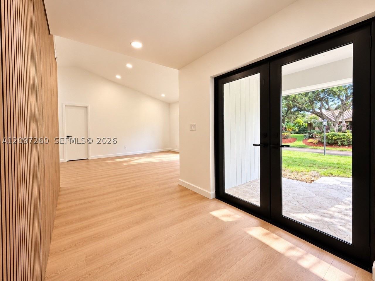8240 Sw 89th St - Photo 3 of 37