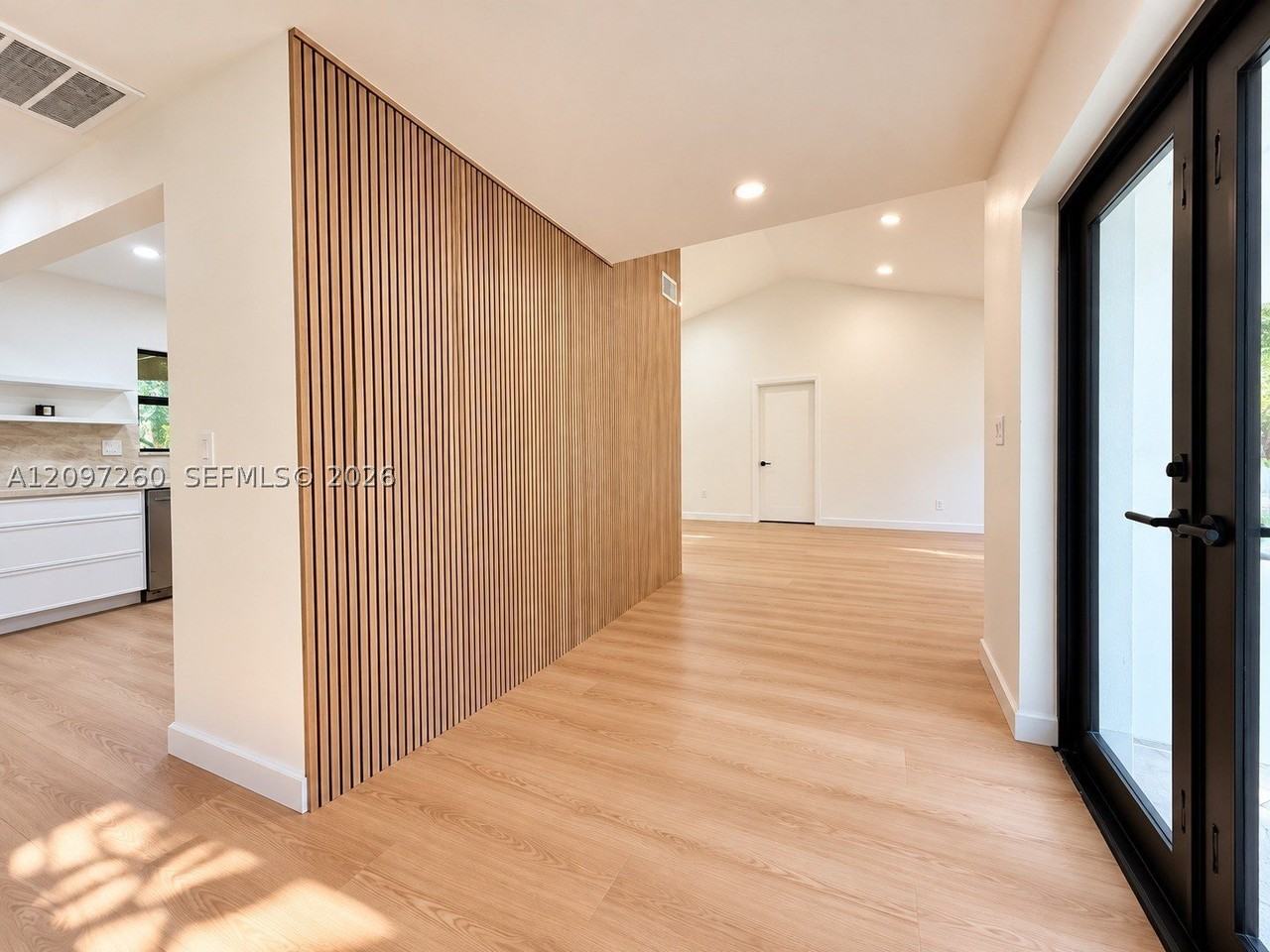 8240 Sw 89th St - Photo 4 of 37