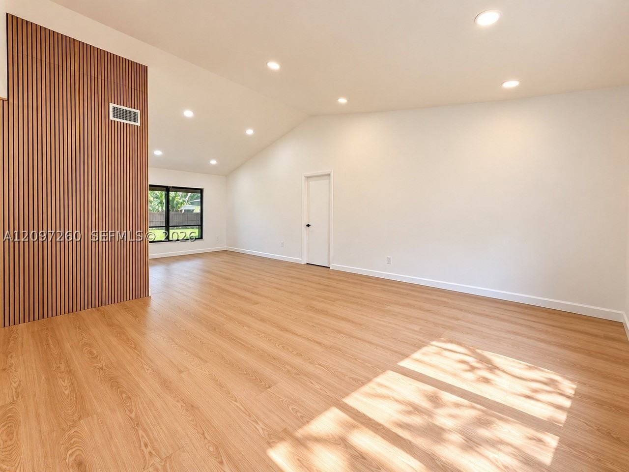 8240 Sw 89th St - Photo 5 of 37