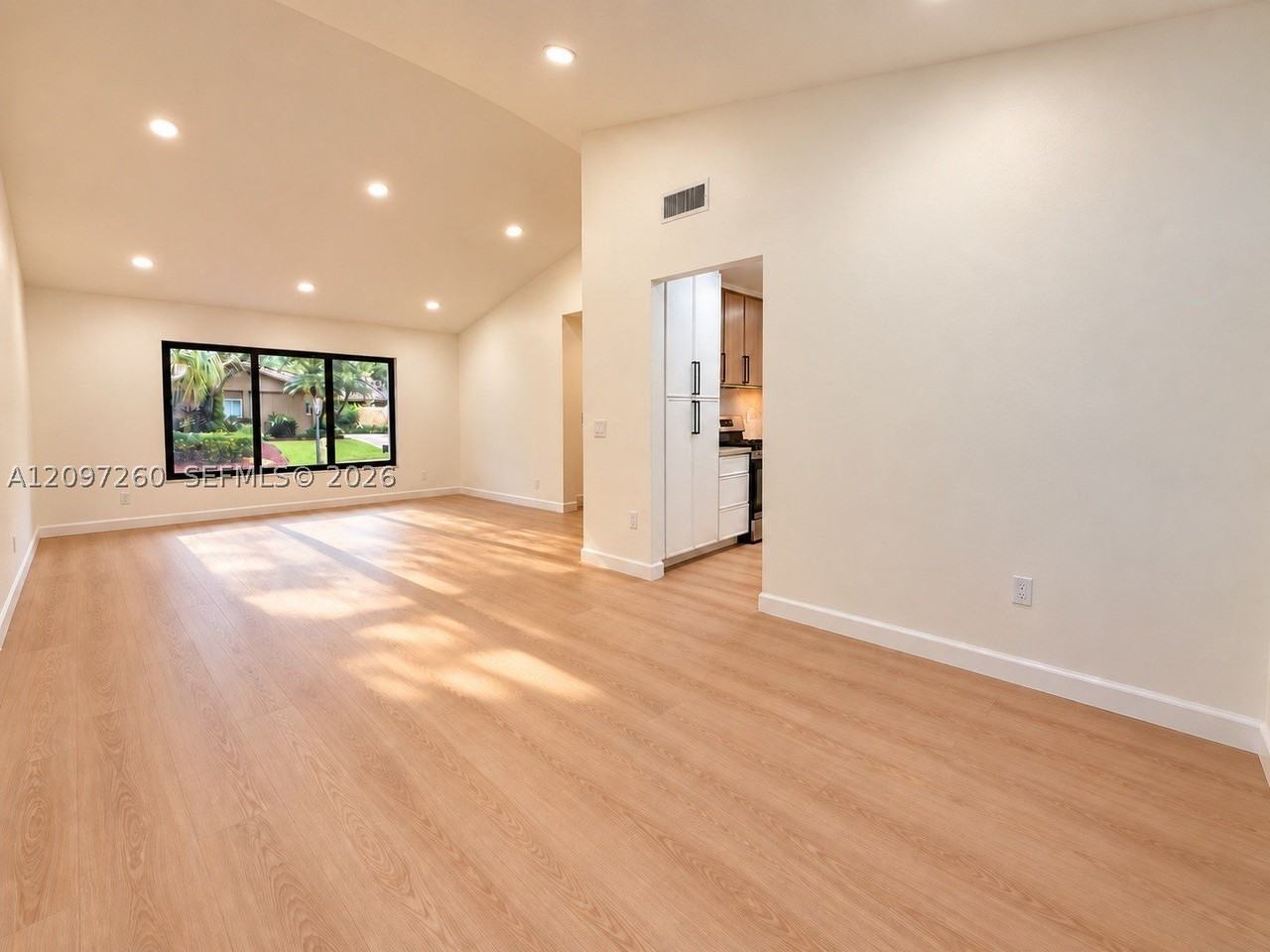 8240 Sw 89th St - Photo 7 of 37
