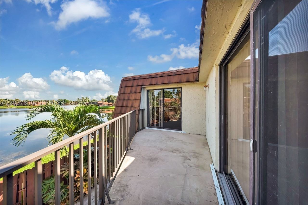 11915 Sw 13th Ct #11915 - Photo 2 of 50