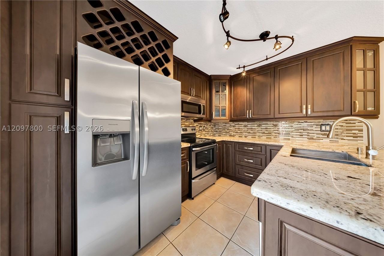 11915 Sw 13th Ct #11915 - Photo 3 of 50