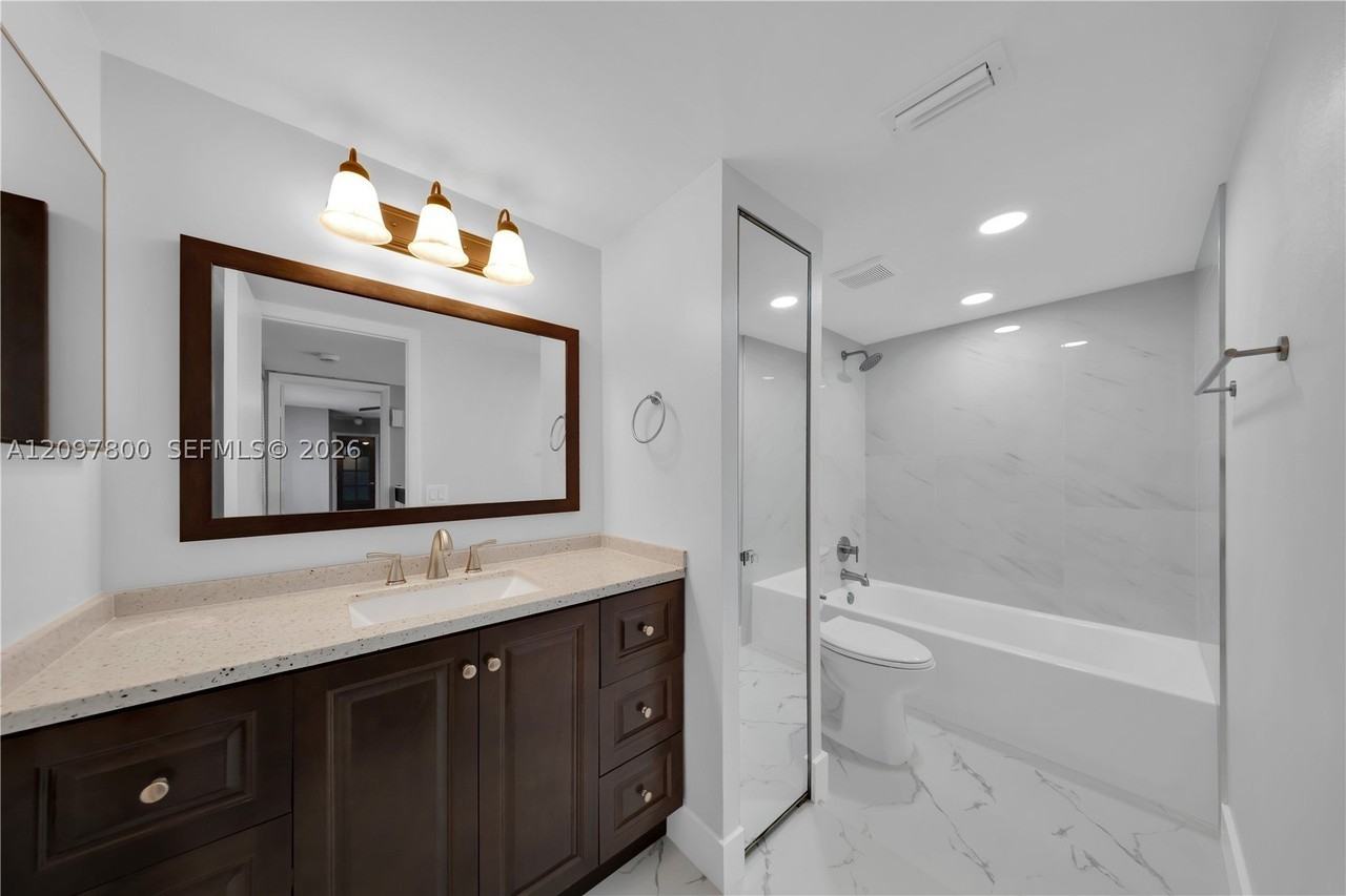 11915 Sw 13th Ct #11915 - Photo 4 of 50
