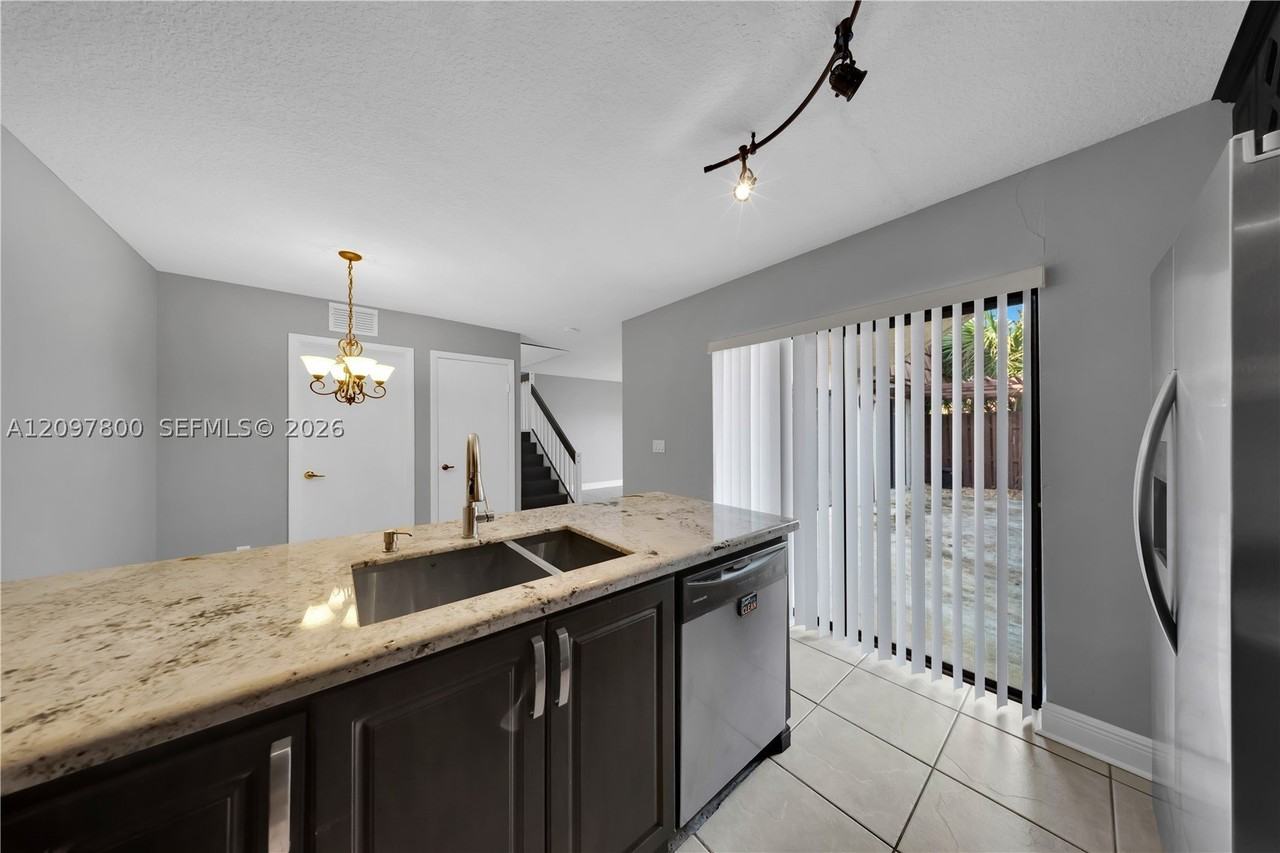 11915 Sw 13th Ct #11915 - Photo 6 of 50