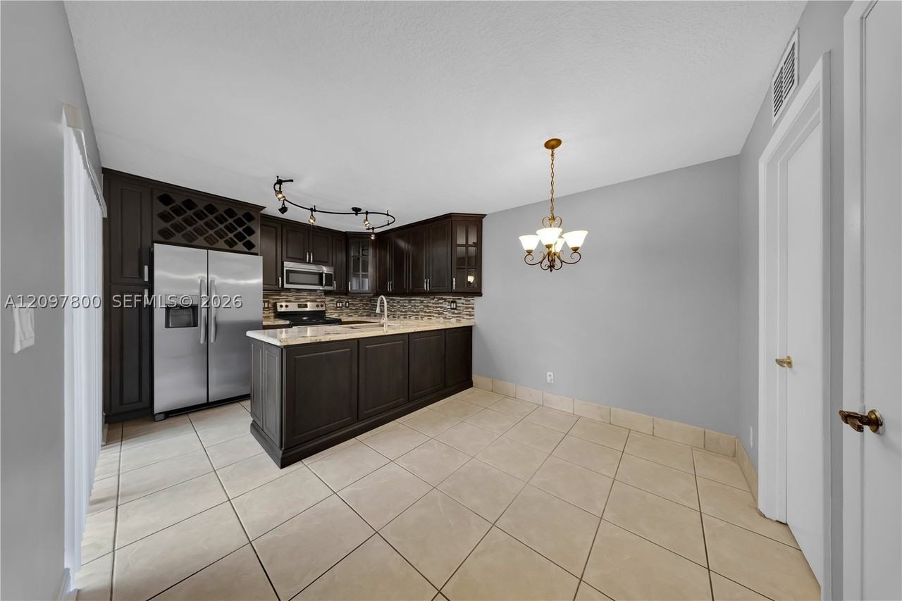 11915 Sw 13th Ct #11915 - Photo 7 of 50
