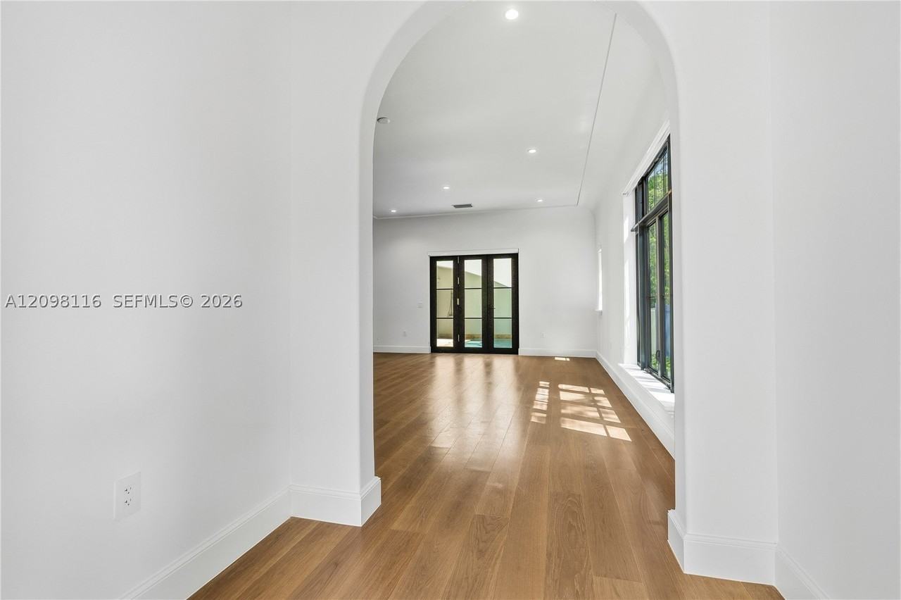 555 Santander Ave #V4 - Photo 7 of 38
