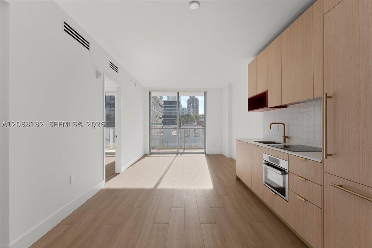 90 Ne 32nd St #703