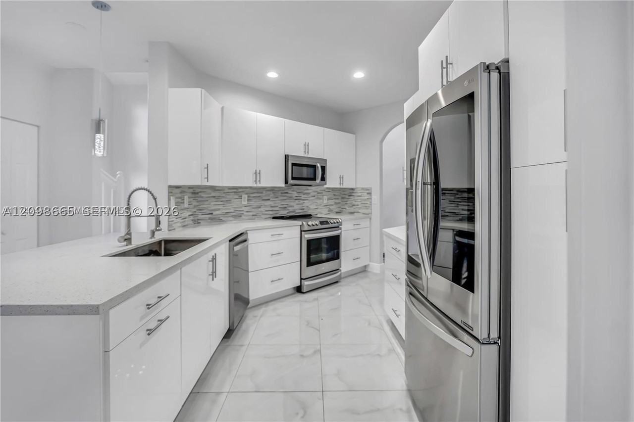 4894 Nw 110th Pl - Photo 5 of 48