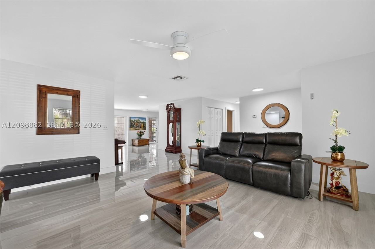 9315 Sw 172nd Ter - Photo 6 of 35