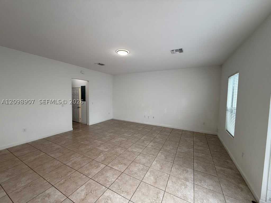 16735 Sw 95th St - Photo 4 of 29