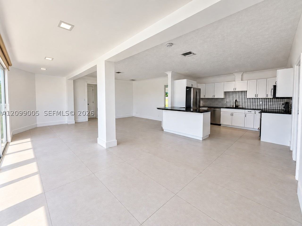1046 Se 22nd Ave - Photo 5 of 22