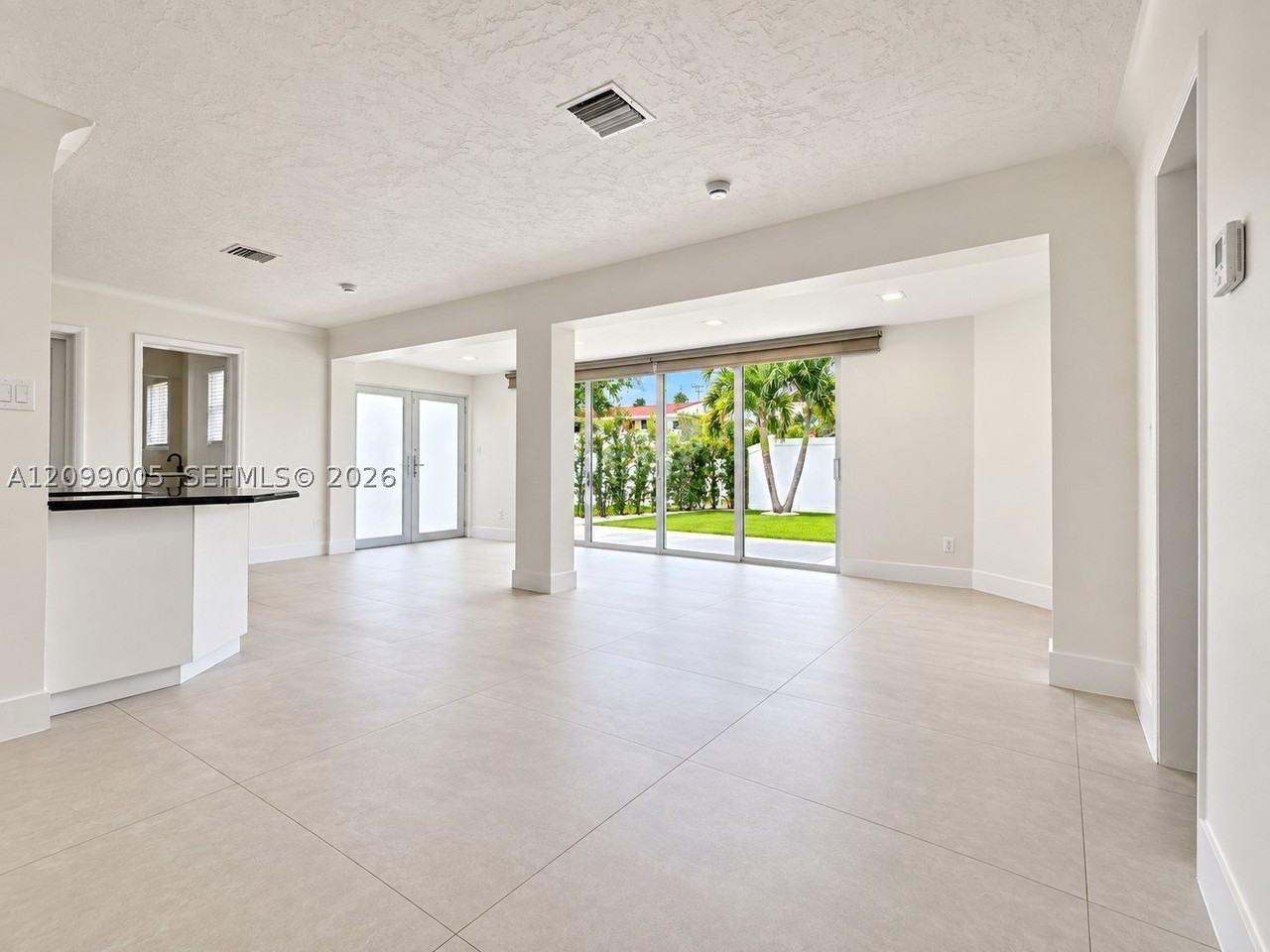 1046 Se 22nd Ave - Photo 6 of 22
