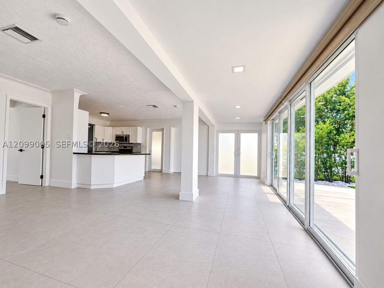 1046 Se 22nd Ave - Photo 7 of 22