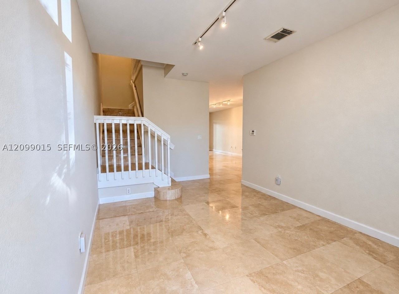 10711 Nw 75th Ln - Photo 2 of 26