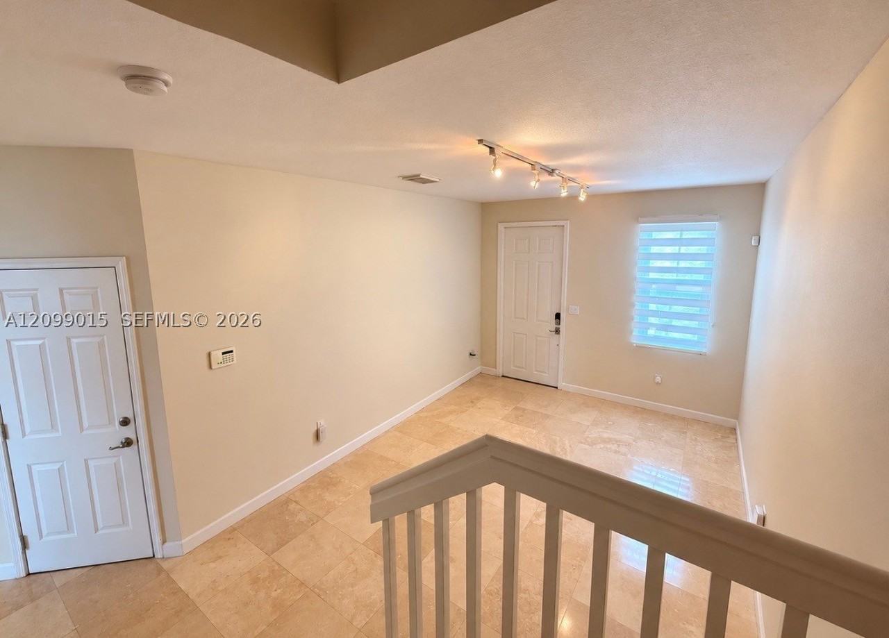 10711 Nw 75th Ln - Photo 3 of 26